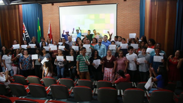Time do Emprego forma mais de 300 alunos e recoloca 73 profissionais no mercado de trabalho