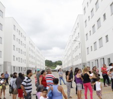 Famílias visitam conjuntos do ‘Minha Casa’ para onde vão se mudar