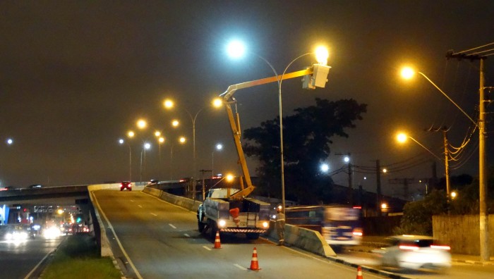 Prefeitura de Suzano vai trocar mais de 5 mil lâmpadas até fevereiro
