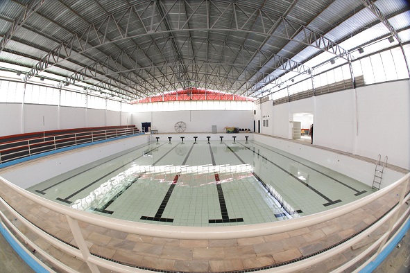 Reforma da piscina do Parque Max Feffer segue em ritmo acelerado