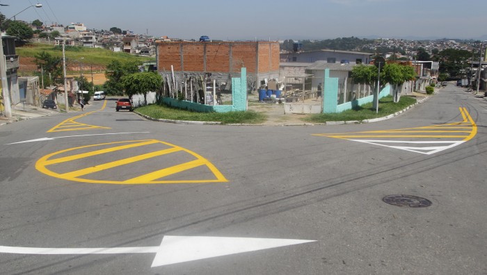 Secretaria de Transporte reforça sinalização viária em vários bairros
