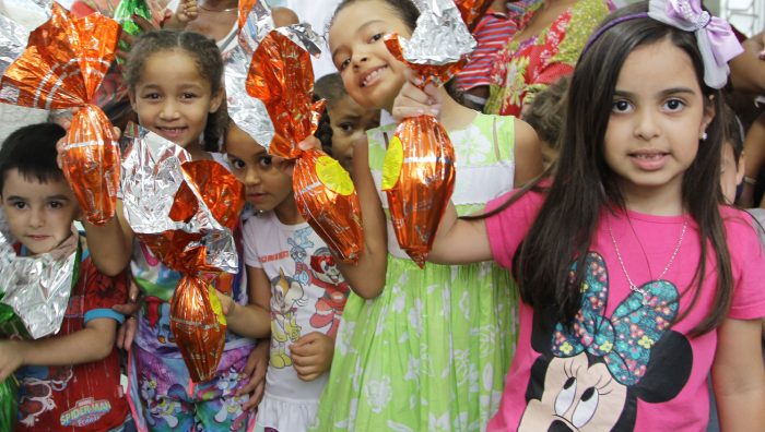 Fundo Social inicia entrega de ovos de chocolate a 1,6 mil crianças