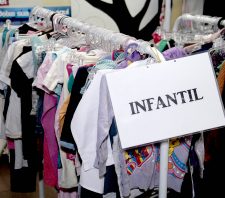 Fundo Social recebe doação de 1,5 mil peças de roupas de empresa da área de beleza