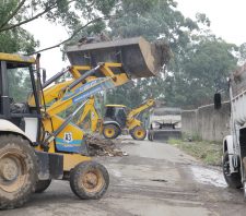 Prefeitura de Suzano retira 500 toneladas de entulho da Estrada do Furuyama