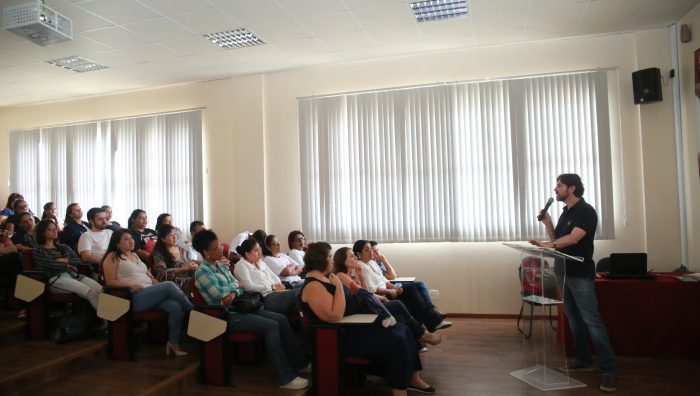 Saúde faz palestra sobre tuberculose com servidores da rede municipal