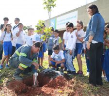 Alunos aprendem sobre meio ambiente durante visita à ETA Taiaçupeba