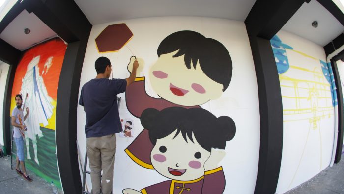 Projeto Arte Pública revitaliza muros de escola no centro de Suzano