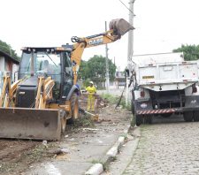 Prefeitura de Suzano faz mutirão de limpeza no Parque Maria Helena