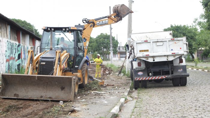 Prefeitura de Suzano faz mutirão de limpeza no Parque Maria Helena