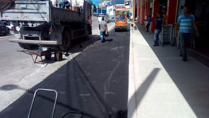 Parceria garante melhorias para motoristas e pedestres na estrada do Koyama   