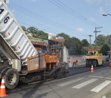 Avenida Francisco Marengo começa a receber novo asfalto