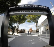 Decreto permite à Prefeitura de Suzano retirar vasos que acumulam água em cemitérios