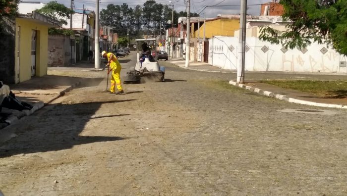 Serviços resultam na retirada de 384 toneladas de lixo e entulho