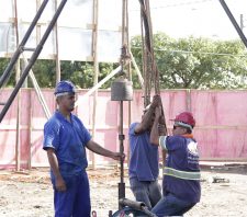 Prefeitura de Suzano inicia reconstrução de escola no Parque Maria Helena