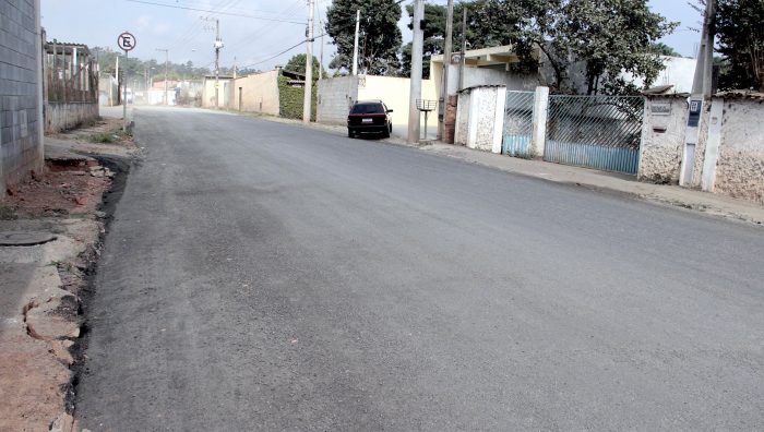 Estrada Fazenda Viaduto recebe obra de recapeamento asfáltico