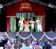 Espetáculo teatral tem participação de 250 alunos da rede municipal