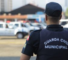 GCM e PM detêm acusados de tráfico e localizam drogas em ação conjunta