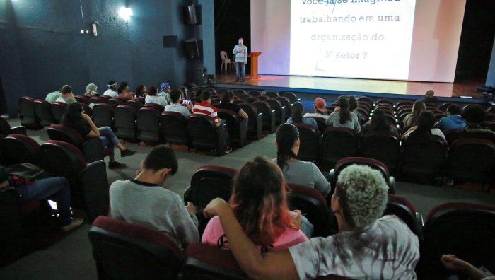 Palestras no Teatro Dr. Armando de Ré abordam sobre empreendedorismo