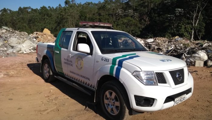 GCM atua na estrada dos Fernandes para combater descarte irregular de lixo e entulho