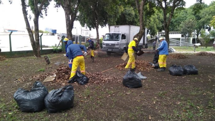 Limpeza e manutenção são realizadas em vários pontos da cidade