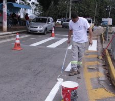 Dez bairros recebem ações neste mês para reforço de sinalização de trânsito