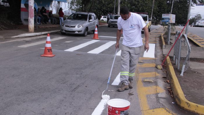 Dez bairros recebem ações neste mês para reforço de sinalização de trânsito