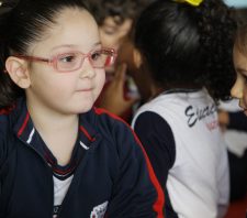Suzano inicia entrega de óculos do Programa da Boa Visão para crianças