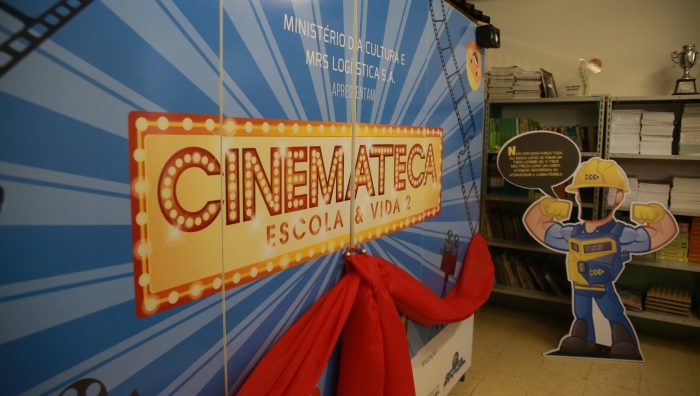 Projeto leva cinema e literatura à escola municipal de Palmeiras