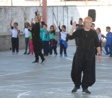Alunos de escolas municipais participam de oficinas de teatro