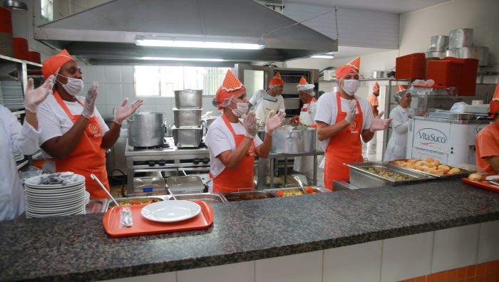 Prefeito prestigia comemoração do 6º aniversário do Restaurante Bom Prato