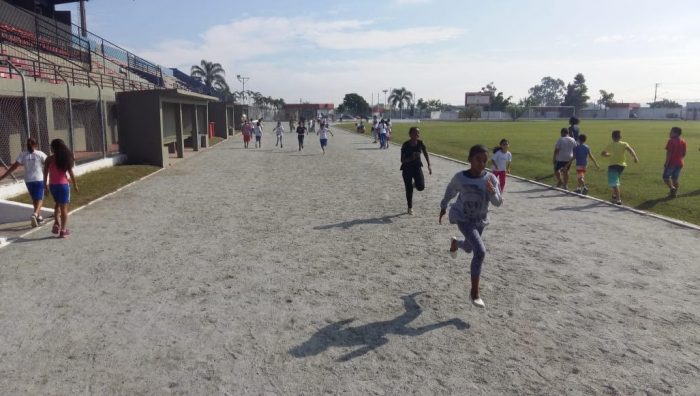Projeto Atletismo une Esporte e Educação em escolas de Suzano
