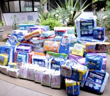 Universitários doam 3 mil fraldas ao Fundo Social de Solidariedade