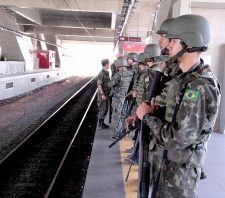 Prefeitura de Suzano e Exército promovem ação social na Praça João Pessoa