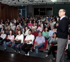 Saúde Bucal promove palestra com especialista em cárie e flúor