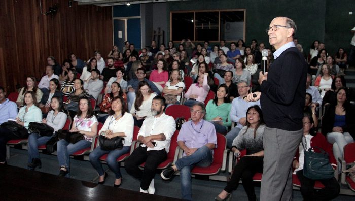 Saúde Bucal promove palestra com especialista em cárie e flúor