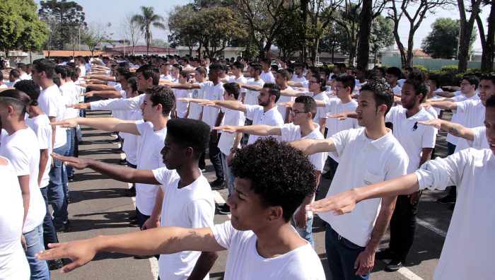 Juramento à Bandeira reúne 480 jovens no Tiro de Guerra de Suzano