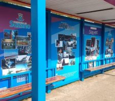 Pontos de ônibus são revitalizados com fotografias de Suzano