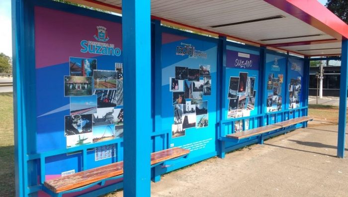 Pontos de ônibus são revitalizados com fotografias de Suzano