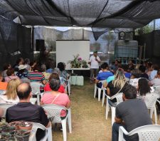 Suzanenses aprendem sobre cultivo de microorquídeas