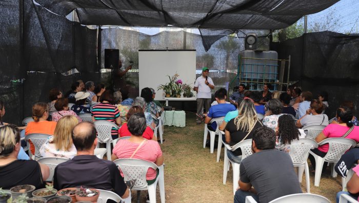 Suzanenses aprendem sobre cultivo de microorquídeas