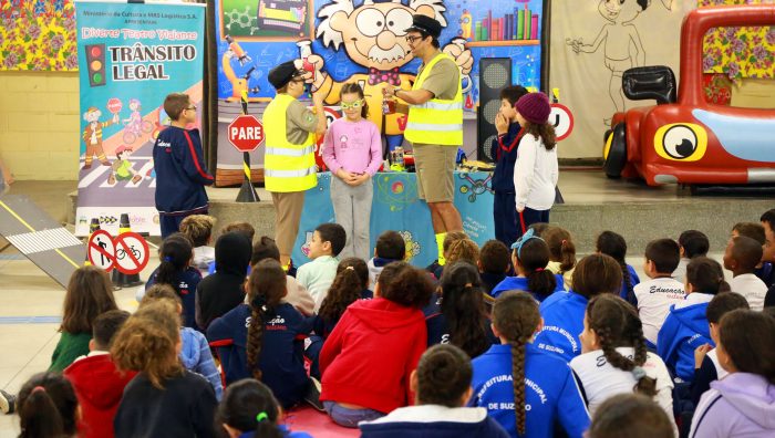 Peça infantil orienta sobre segurança no trânsito e nas linhas férreas