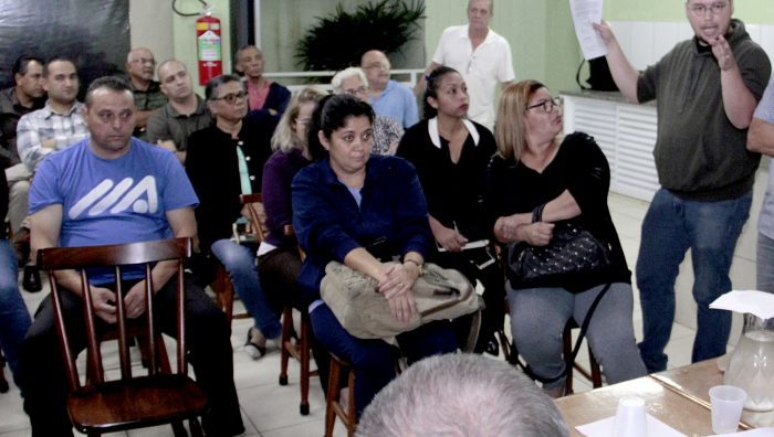 Prefeito recebe pedidos da Vila Urupês e destaca benfeitorias em andamento
