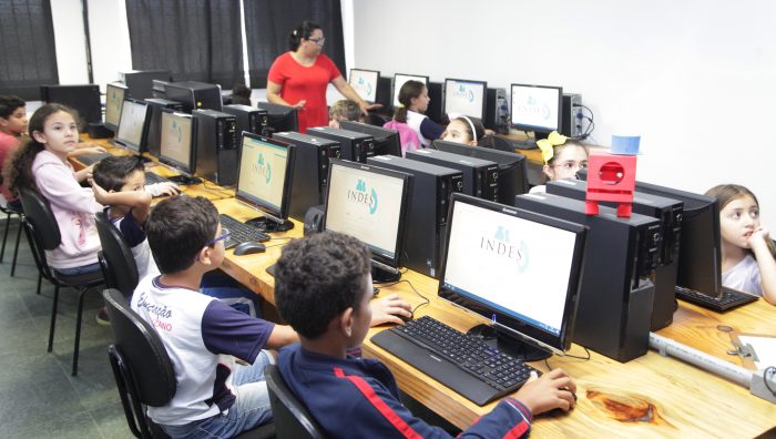 Escola municipal de Palmeiras começa a ter aulas de informática e robótica