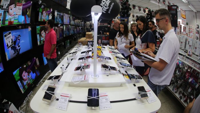 Procon de Suzano fiscaliza preços de produtos durante a Black Friday