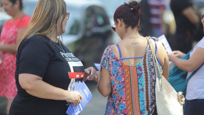 Grupo faz mobilização pelo fim da violência contra as mulheres