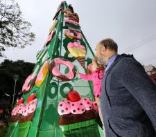 Praça dos Expedicionários recebe decoração de Natal