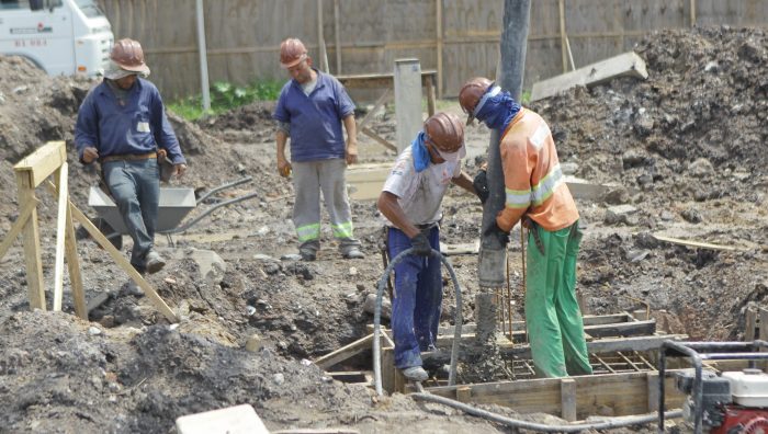 Prefeito vistoria obras do Hospital Federal e de prolongamento da rua Sete de Setembro