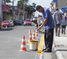 Secretaria de Transporte intensifica trabalhos de sinalização em ruas e avenidas