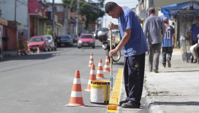 Secretaria de Transporte intensifica trabalhos de sinalização em ruas e avenidas