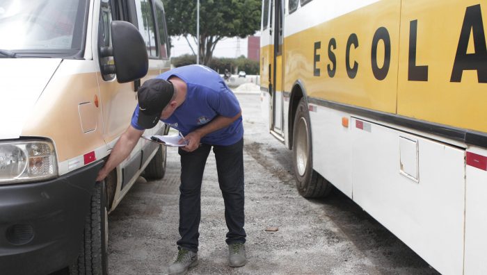 Veículos de transporte escolar começam a passar por vistoria